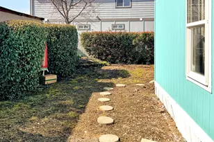 1570 S Peach St, Medford, OR 97501 - Photo 10