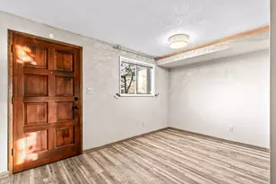 1278 Maple Leaf Ct, Medford, OR 97504 - Photo 4