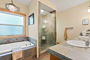 2405 NW Skyline Ranch Rd, Bend, OR 97703 - Photo 18