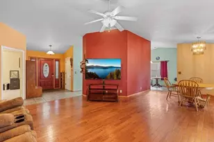 705 Mountain Ave, Central Point, OR 97502 - Photo 6