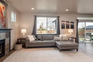 724 NW Green Forest Cir, Redmond, OR 97756 - Photo 4