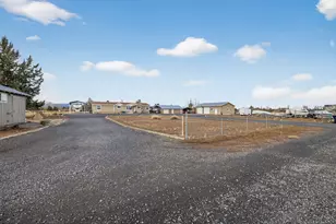 63493 Gentry Loop, Bend, OR 97701 - Photo 4