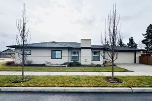 559 NW Rimrock Ct, Redmond, OR 97756 - Photo 1