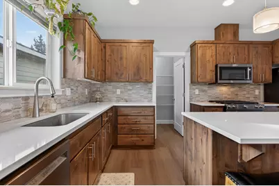 559 NW Rimrock Court, Redmond, OR 97756 - Photo 12