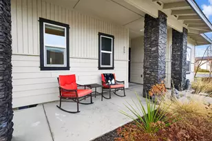 559 NW Rimrock Ct, Redmond, OR 97756 - Photo 4