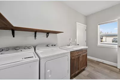 559 NW Rimrock Court, Redmond, OR 97756 - Photo 22