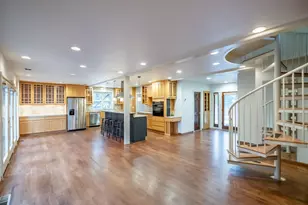 215 S Spruce St, Sisters, OR 97759 - Photo 6