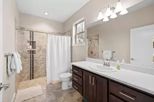 295 S 1st St, Talent, OR 97540 - Photo 24