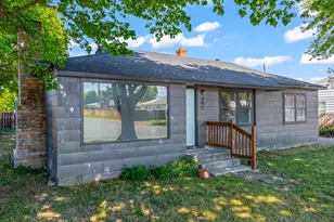 303 SW Deer St, Prineville, OR 97754 - Photo 2