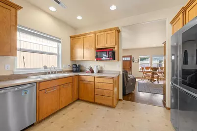 369 Cascade Drive, Central Point, OR 97502 - Photo 10