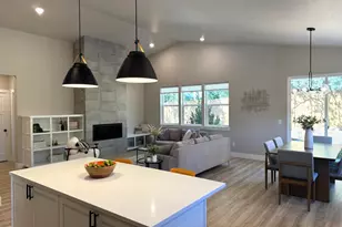 61221 SE Wagyu Dr, Bend, OR 97702 - Photo 12