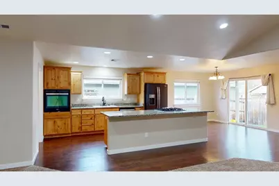 2294 Gayle Way, Grants Pass, OR 97527 - Photo 4