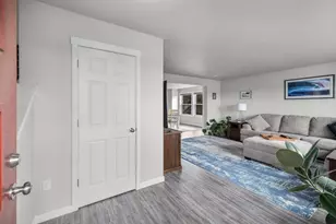 433 SE Larkspur Dr, Madras, OR 97741 - Photo 2