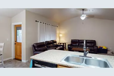 1821 SW I Street, Grants Pass, OR 97526 - Photo 6