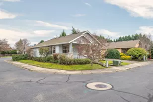 913 Schaefers Ln, Grants Pass, OR 97526 - Photo 2