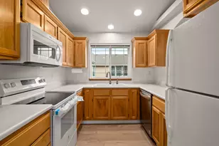 913 Schaefers Ln, Grants Pass, OR 97526 - Photo 12