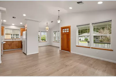 913 Schaefers Lane, Grants Pass, OR 97526 - Photo 8