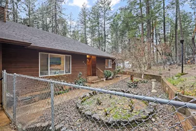 372 Thornbrook Drive, Merlin, OR 97532 - Photo 2