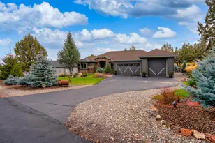 910 Cinnamon Teal Dr, Redmond, OR 97756 - Photo 2