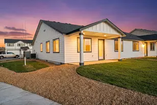 925 SE Starview Ave, Madras, OR 97741 - Photo 2