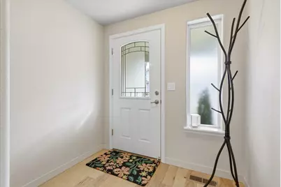 237 Dunthorpe Drive, Medford, OR 97504 - Photo 4