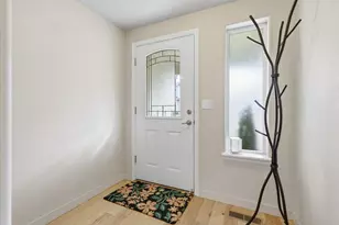 237 Dunthorpe Dr, Medford, OR 97504 - Photo 4