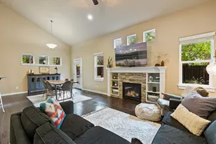 19671 Hollygrape St, Bend, OR 97702 - Photo 6