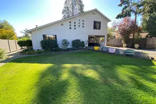 955 SW Rogue River Ave, Grants Pass, OR 97526 - Photo 2