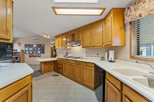 183 Kingsley Dr, Grants Pass, OR 97526 - Photo 12