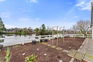 183 Kingsley Dr, Grants Pass, OR 97526 - Photo 2