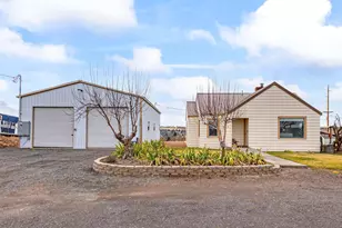 1030 S Adams Dr, Madras, OR 97741 - Photo 1