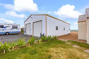 1030 S Adams Dr, Madras, OR 97741 - Photo 2