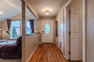 418 Phoenix Hills Dr, Phoenix, OR 97535 - Photo 4