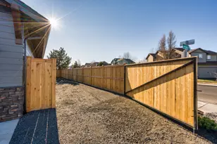 1692 NW Larch Ave, Redmond, OR 97756 - Photo 4