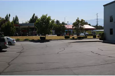 3052 Samike Drive, Medford, OR 97501 - Photo 2