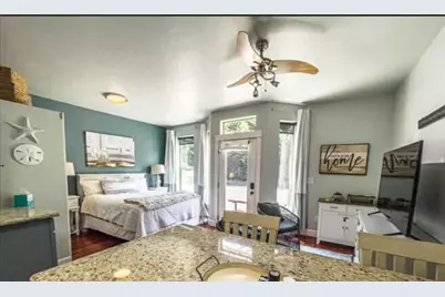 175 E E Street, Jacksonville, OR 97530 - Photo 2