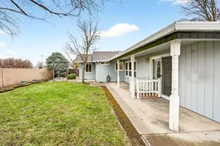 2016 Terrel Dr, Medford, OR 97501 - Photo 4