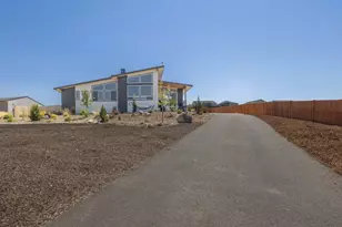 2370 SW Helmholtz Way, Redmond, OR 97756 - Photo 30