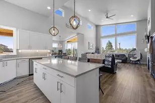 2370 SW Helmholtz Way, Redmond, OR 97756 - Photo 8