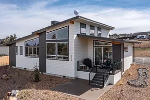 2370 SW Helmholtz Way, Redmond, OR 97756 - Photo 2