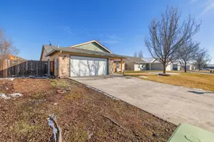 7229 Ruth Dr, Klamath Falls, OR 97603 - Photo 4