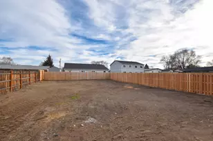 2340 SW 25th St, Redmond, OR 97756 - Photo 24