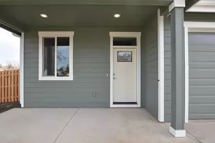 2340 SW 25th St, Redmond, OR 97756 - Photo 2