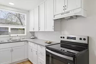 605 SW Greenwood Ave, Grants Pass, OR 97526 - Photo 8