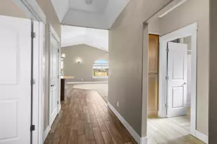 268 Oak Crest Way, Medford, OR 97501 - Photo 4