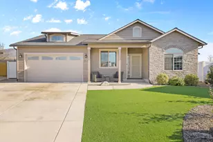 268 Oak Crest Way, Medford, OR 97501 - Photo 1