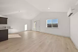 4059 SW Obsidian Pl, Redmond, OR 97756 - Photo 4