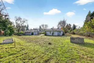 2137 E Jackson St, Medford, OR 97504 - Photo 12