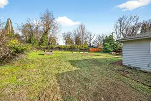 2137 E Jackson St, Medford, OR 97504 - Photo 14
