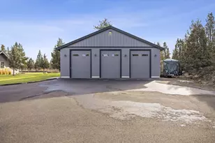 67554 Trout Ln, Bend, OR 97703 - Photo 54